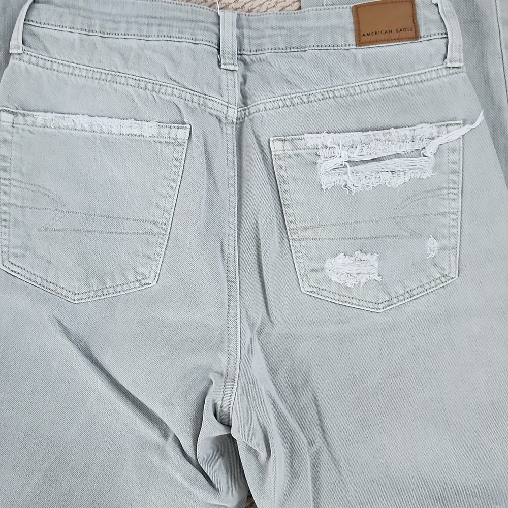 AEO Mom Straight Jeans, Size 6 Regular - Picture 4 of 8